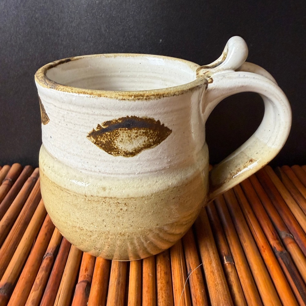 Handmade Studio Pottery Mug Ceramic Thumb Rest Tan Cream perfect size!‎ 4398